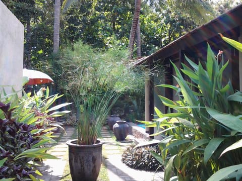 Villa Jati - Private Poolside Villa Central Lovina Chalet in Buleleng