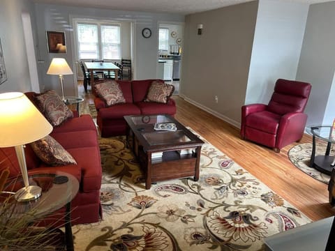 Spacious 2BR Apt in the Heart of Fargo Apartment in Fargo