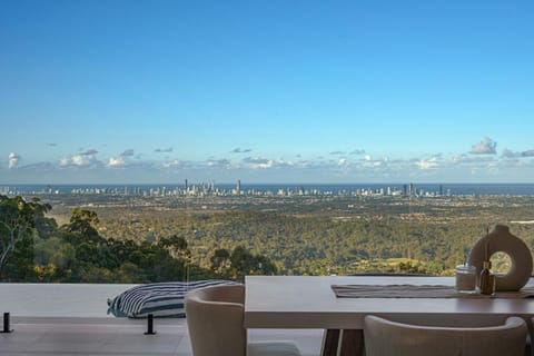 View (from property/room), Balcony/Terrace, Dining area, City view, Sea view