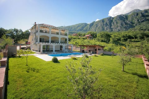 Villa Milena Condo in Kotor Municipality