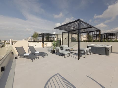 Patio, Day, Hot Tub, Balcony/Terrace, Balcony/Terrace, Seating area, sunbed