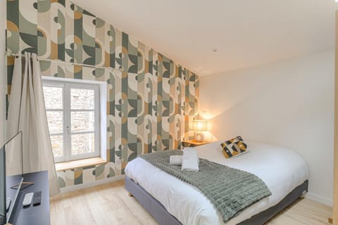 Bed, TV and multimedia