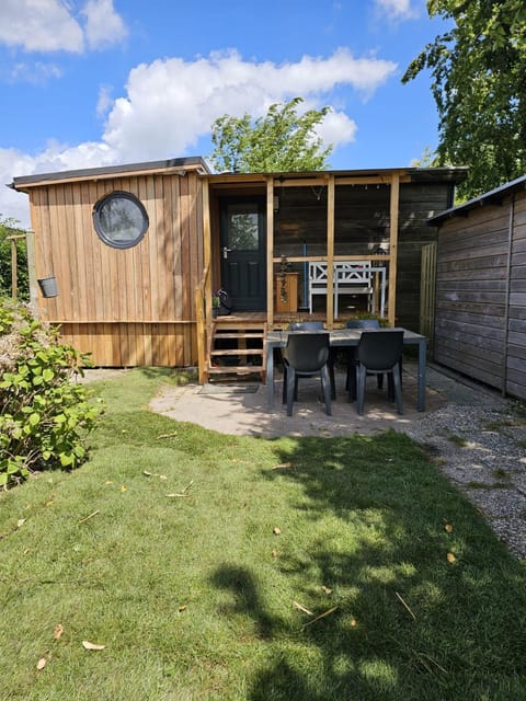 Property building, Patio, Spring, Day, Garden