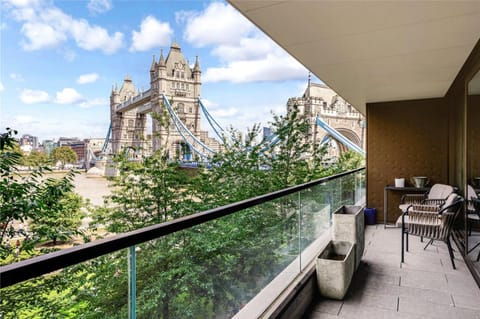 5 Million Pound Super Luxury Large Duplex Penthouse Sleeps 8 Apartment in London Borough of Southwark