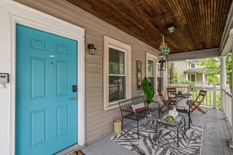 Bright and Newly Remodeled Apartment Near EMU 1 apts Apartment in Ypsilanti