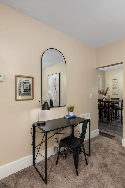 Bright and Newly Remodeled Apartment Near EMU 1 apts Apartment in Ypsilanti