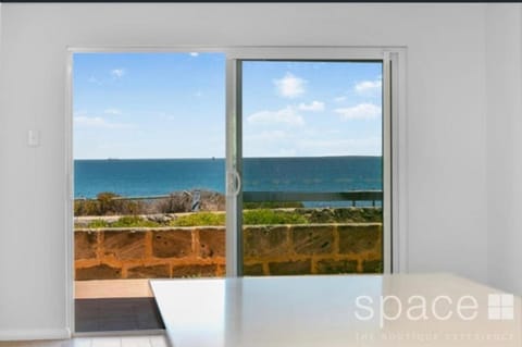 Quintessential Oceanview apartment in Cottesloe Apartment in Perth