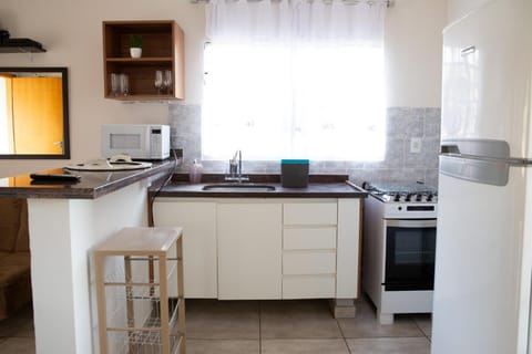 Kitchen or kitchenette, minibar, oven, stove