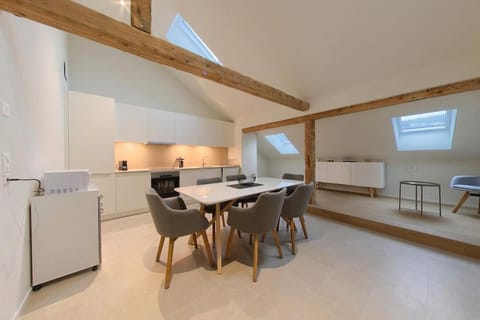 Kitchen or kitchenette, Seating area, Dining area