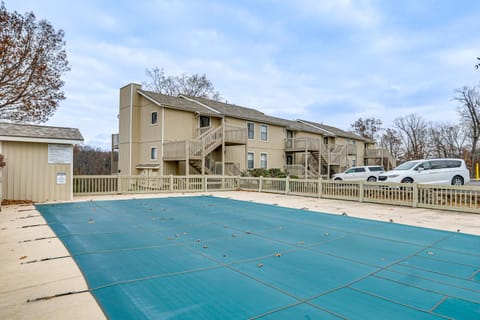 Lake Access and Views Condo with Pools in Osage Beach Apartamento in Osage Beach