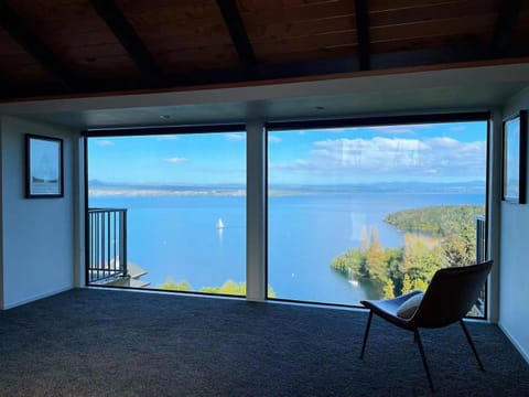 View (from property/room), Living room, Lake view