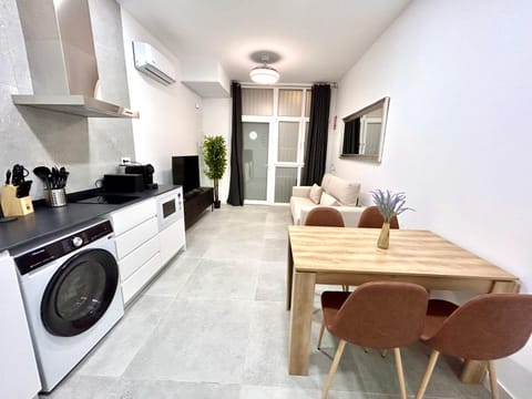 TV and multimedia, Kitchen or kitchenette, Living room, Seating area, Dining area, Evening entertainment, stove