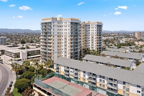 Sciabola Ocean Views Penthouse -Style- Pool Gym Apartment in Marina del Rey