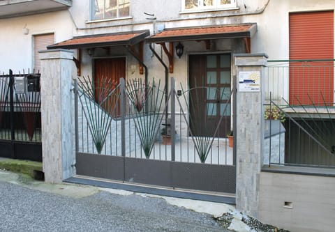 Property building, Facade/entrance, Decorative detail