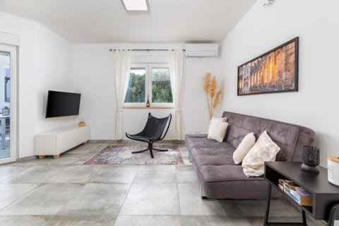 TV and multimedia, Living room, air conditioner