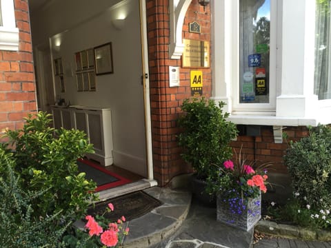 Croham Park B&B - Free Parking & Wi-Fi Bed and Breakfast in Croydon