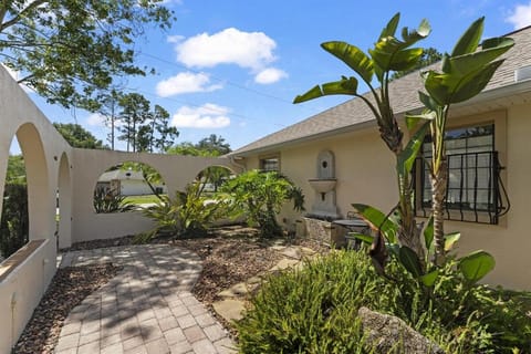 Large Palm Coast Pool Paradise - Family Gatherings House in Palm Coast