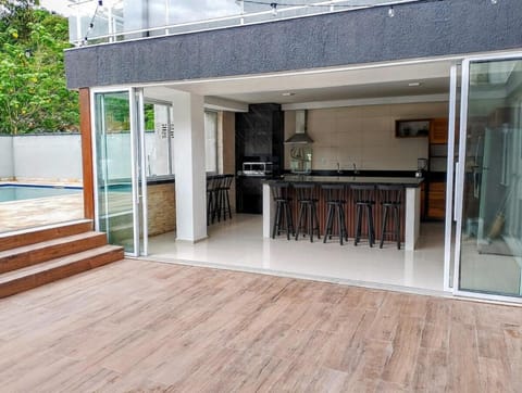 Casa na Praia da Cocanha com Piscina em Condomínio House in Caraguatatuba