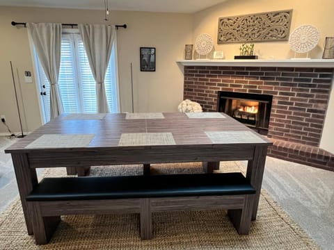 Dining area, fireplace