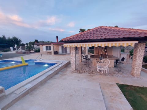 Dva Delfina Villa in Peroj