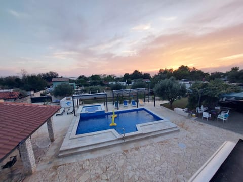 Dva Delfina Villa in Peroj