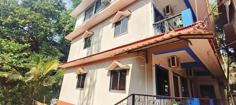 Goa Holiday Studio Apartment Bed and Breakfast in Calangute