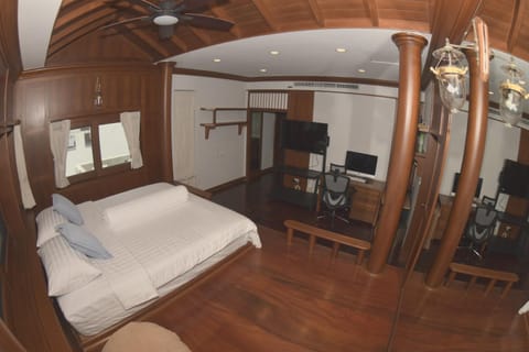 Bed, TV and multimedia, Bedroom, air conditioner