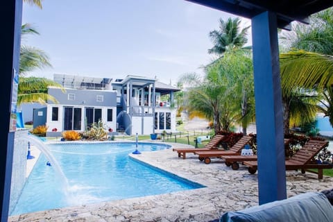 Oceanfront Villa with Pools, BBQ an Ideal Getaway! House in Vega Baja