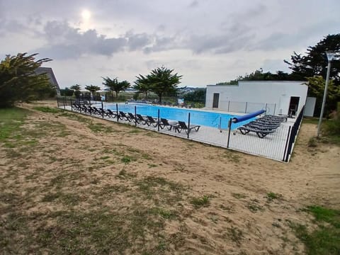 Duplex proche de la mer avec piscine Appartement in Guidel