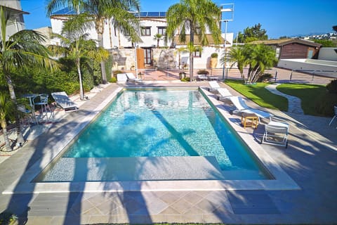 Property building, Bird's eye view, Pool view, Swimming pool, sunbed