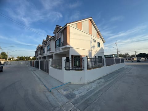 Property building, Neighbourhood, Street view