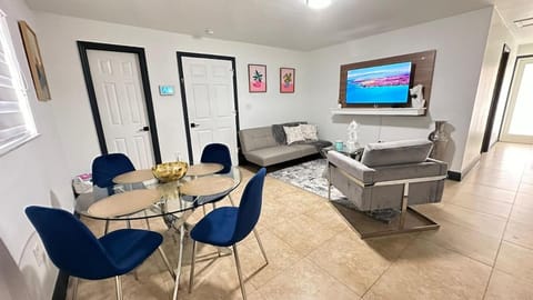 Pristine apartment by Miami International Airport Apartment in Miami Springs