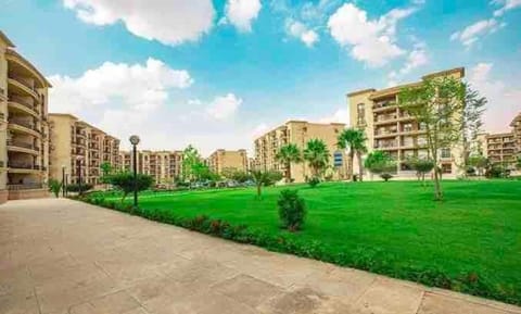 Feel like home 3BD residence with private garden شقه فندقيه بإمتياز مع حديقه خاصه في الرحاب الجديده Apartment in New Cairo City