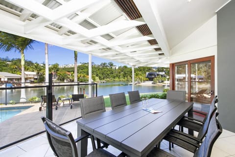 Waterfront Haven, Private Jetty, Near Hastings House in Noosa Heads