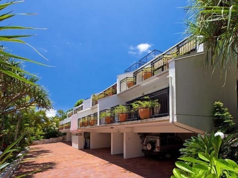 Inviting Balcony, Tranquility by the Beach Casa in Noosa Heads