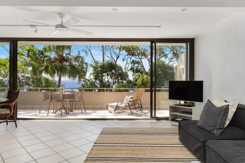 Beachside Chic, Pool & Balcony Apartment in Noosa Heads