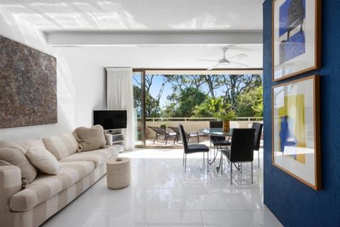 Serene Little Cove, Ocean Views & Pool Maison in Noosa Heads