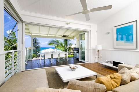 Sunshine Bliss Rooftop Retreat and Pool House in Noosa Heads