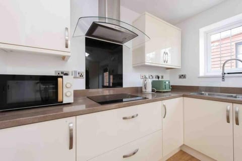 5 Bed House in Romford 9 Beds House in Romford