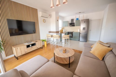 TV and multimedia, Living room, pet friendly