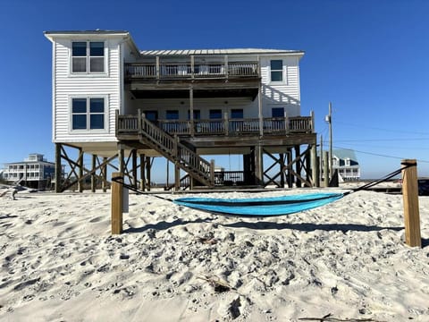 Property building, Day, Natural landscape, Beach, Sea view