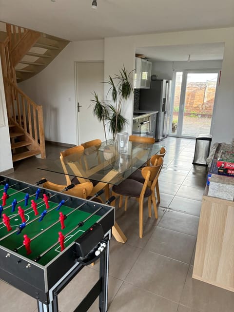 Game Room, Table tennis, Living room, Evening entertainment