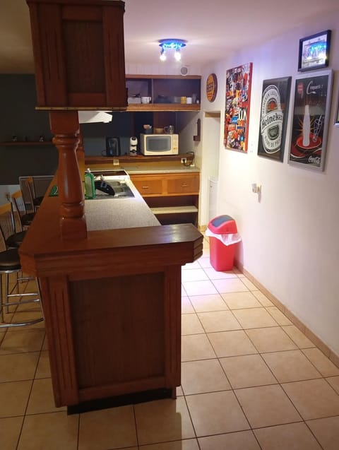 Kitchen or kitchenette, Lounge or bar