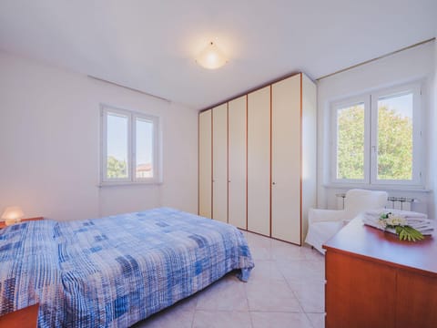 Holiday Home Lucerna Due-5 by Interhome House in Ameglia