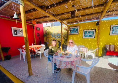 Dining area, Guests, Breakfast