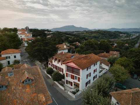 Property building, Day, Neighbourhood, Natural landscape, Bird's eye view, City view, Mountain view, Street view, Location