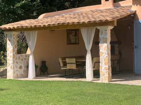 Patio, Garden, Dining area, Garden view