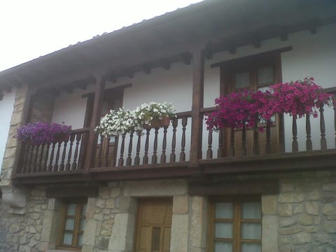 Facade/entrance, Balcony/Terrace