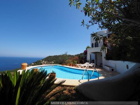 Balcony/Terrace, Beach, Mountain view, Sea view, Swimming pool