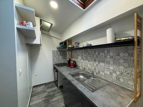 Confort 6 pers & Wi-Fi rapide Apartment in Saint-Denis, France